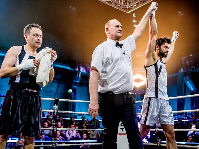 Coach verbijsterd na bizarre bokskamp in 'Boxing Stars': "Faroek blies op voorhand te hoog van de toren"