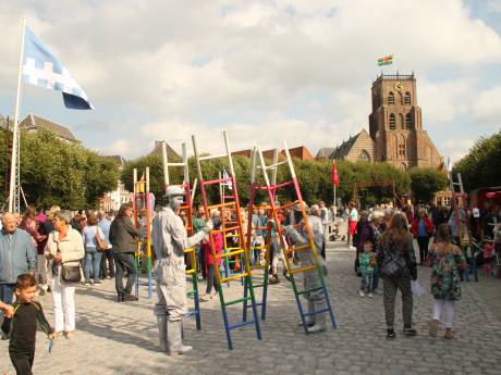Straattheaterfestival ‘Rondje den Berg’ staat weer op de kalender: ‘De Markt is een prachtig decor’