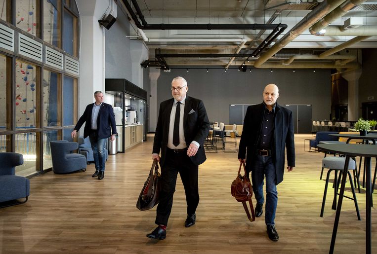  Advocaten Peter Schouten (links)  en Onno de Jong  eerder deze maand in Den Haag. Beeld ANP