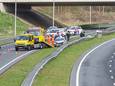 Auto botst tegen de vangrail bij knooppunt Emmeloord.