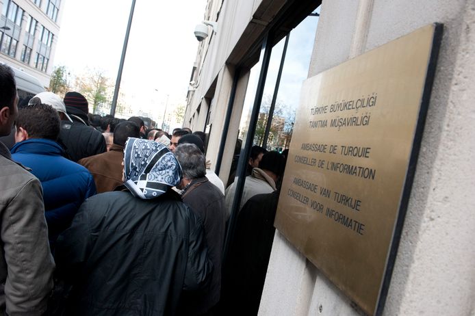 Volgens de Turkse ambassade in Brussel zijn er geen concrete plannen om het komende jaar 40 imams naar België te sturen.