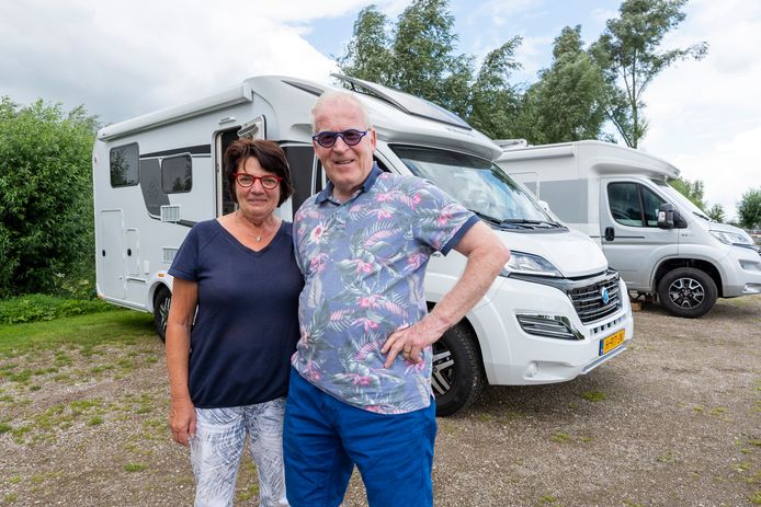 Etten-Leur, Moreno Molenaar/Pix4Profs

Goof en Nelly Oerlemans op de camperplaats aan de Turfvaart in Etten-Leur