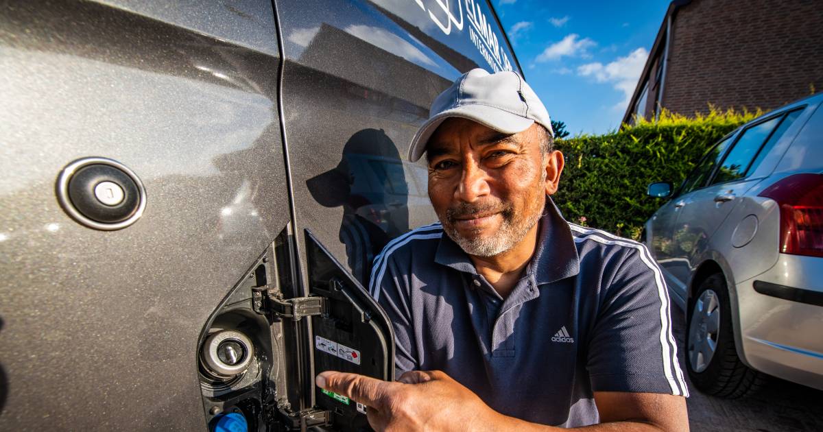 Rarely Occurred Motorists Refuel Diesel Mixed With Water At A Gas Station