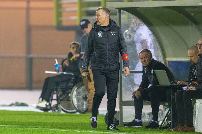 Geert Dirinck kan z'n eerste wedstrijd als hoofdcoach van Lokeren-Temse in Oudenaarde niet winnen.