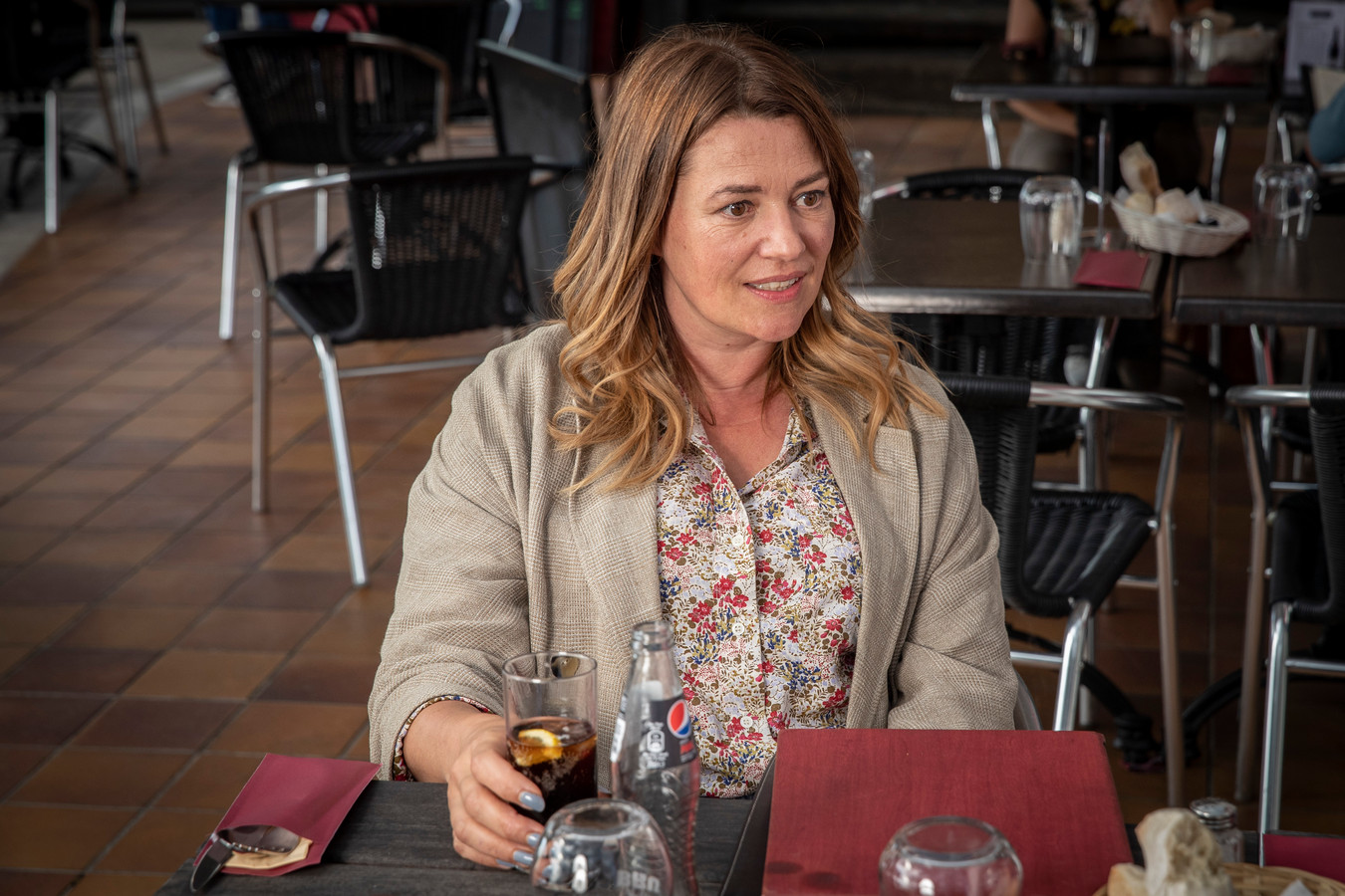 De tantes uit ‘Nonkels’: Isabelle Van Hecke en Emilie De Roo. “Het ...