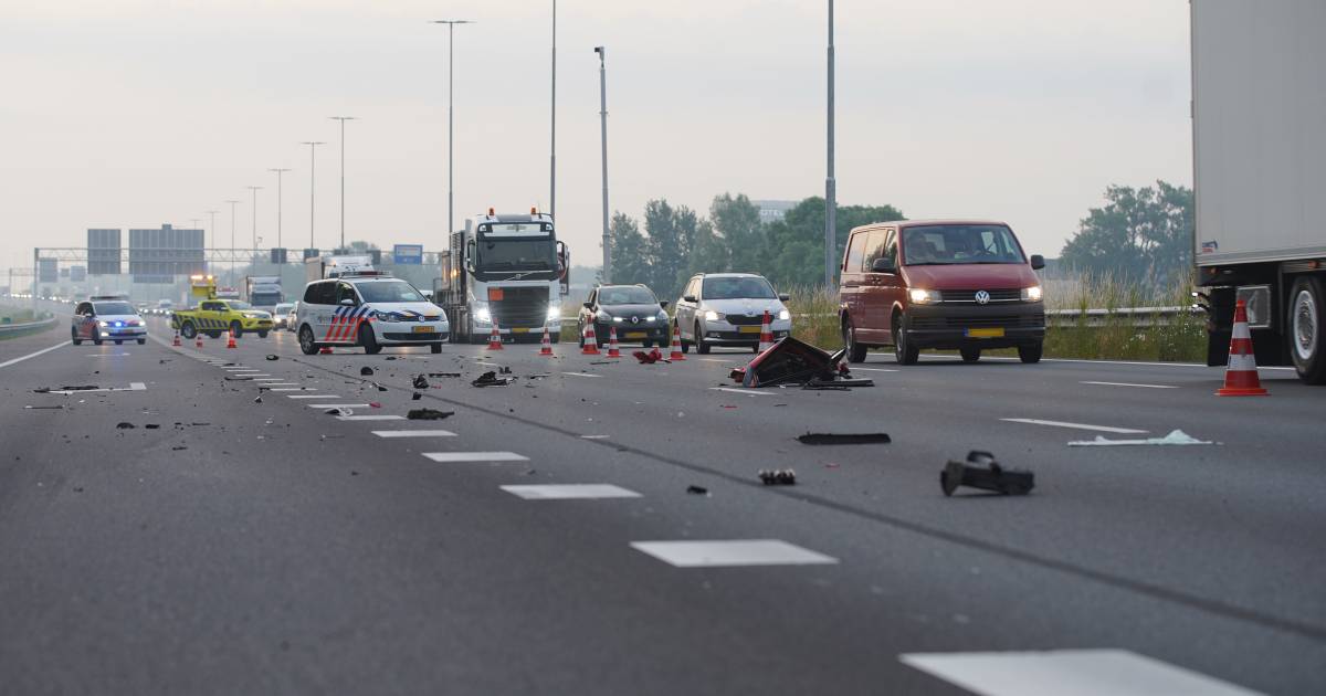 Gewonde en ravage bij ernstige botsing op snelweg A1 bij Deventer.