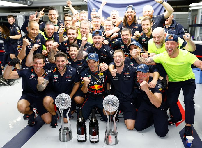 Banket Regenachtig Maak plaats Verrast' Red Bull kan titel Max Verstappen pas later vieren: 'Moeten een  vlucht halen' | Formule 1 | AD.nl