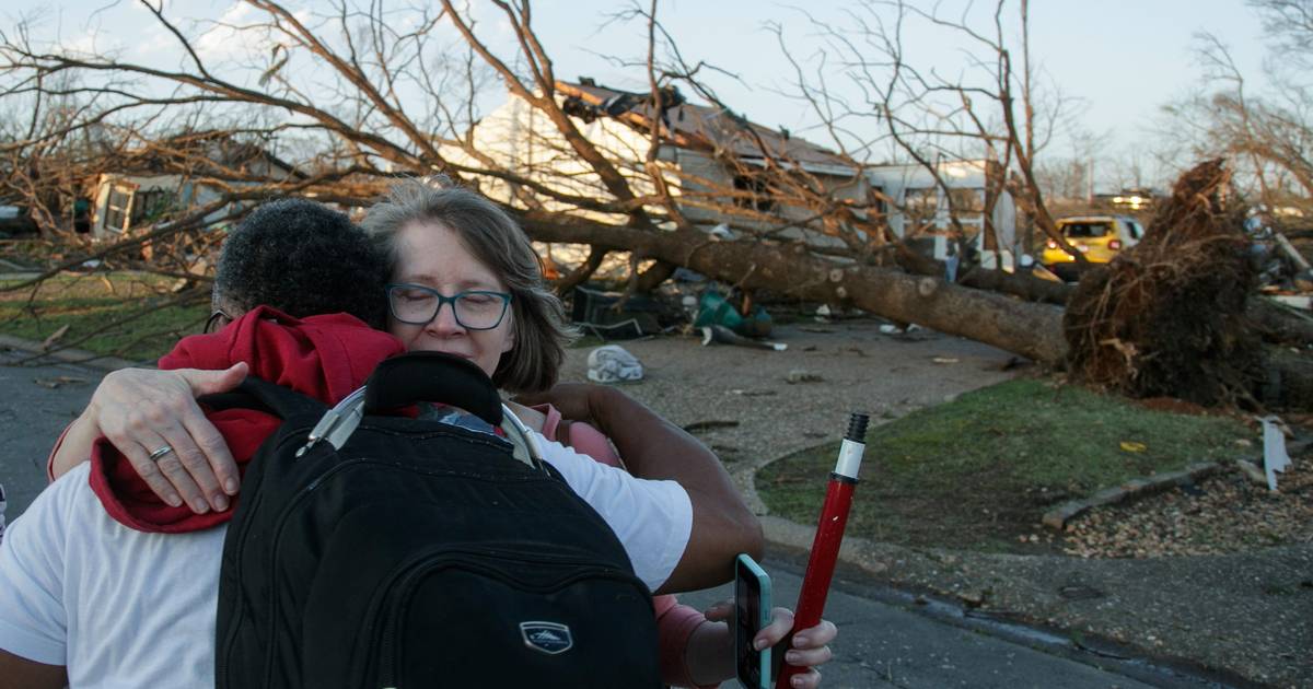 At least 17 dead in US tornadoes and severe storms |  Abroad