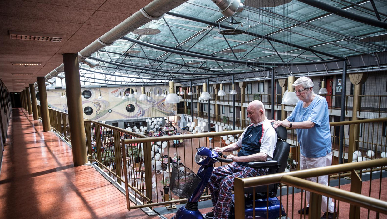 De serviceflat aan het Bergwegplantsoen in Rotterdam. Beeld Marlena Waldthausen