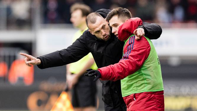 John Heitinga na winst bij debuut als interim-trainer Ajax: ‘Dit resultaat smaakt naar meer’