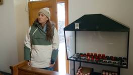 Saar stoort zich tijdens een moeilijk moment aan de babbelgrage Simon