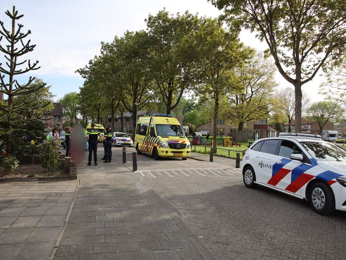 Kind dat werd aangereden in Gennep rende volgens getuige plotseling de ...