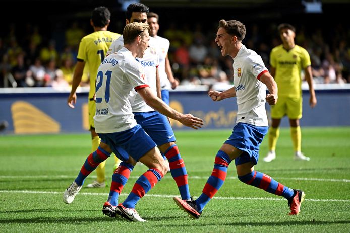 Frenkie de Jong celebrates his goal with Gavi.