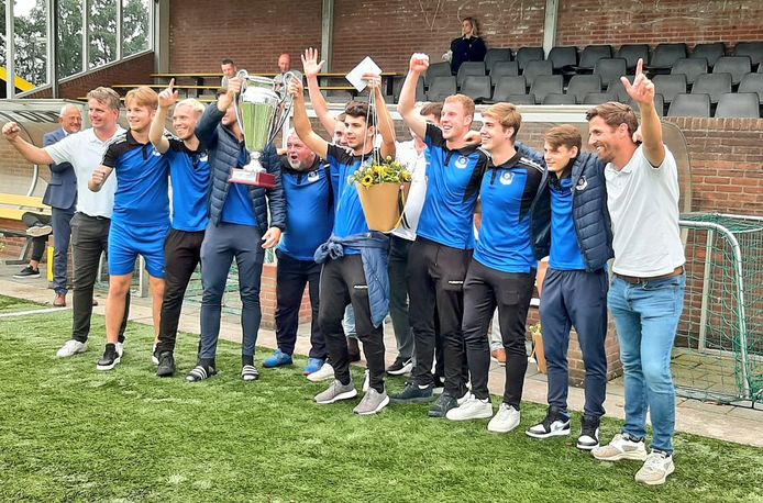 WVF mag de immense beker van het Berend Elzerman Toernooi weer in de prijzenkast zetten.