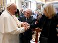 Le pape François rencontre le réalisateur Martin Scorsese lors d'une conférence organisée par La Civilta Cattolica et l'université de Georgetown au Vatican, le 27 mai 2023.