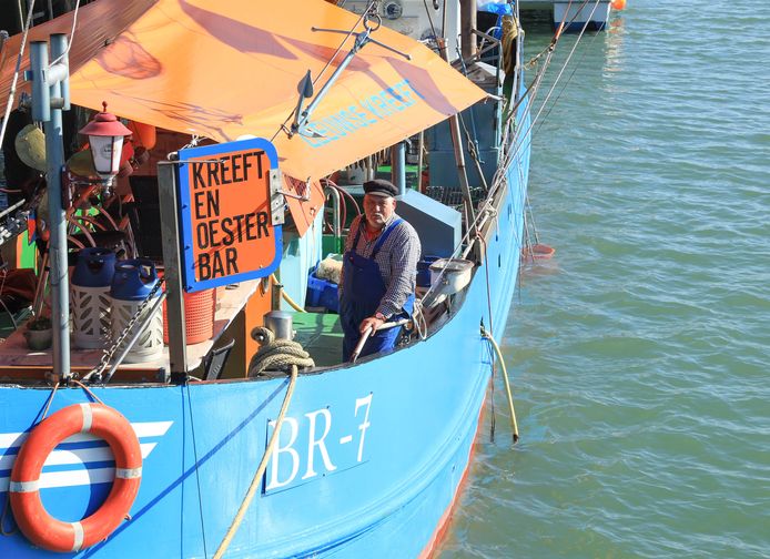 Visser Cor Fondse op zijn tot Br-7 omgedoopte vissersboot.