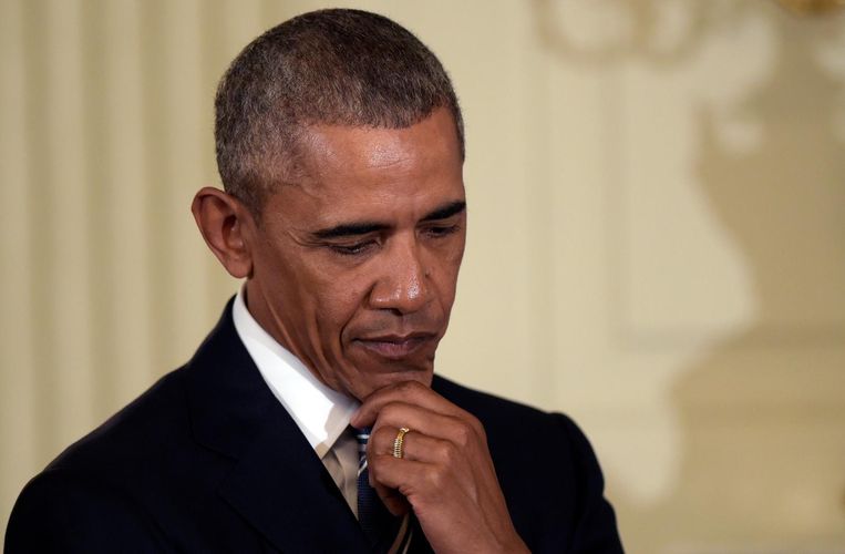 Barack Obama tijdens de uitreiking van de Presidential Medal of Freedom aan vicepresident Joe Biden. Beeld ap