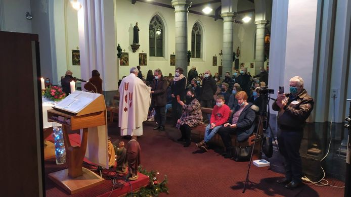 Eerste middernachtmis in 50 jaar is groot succes