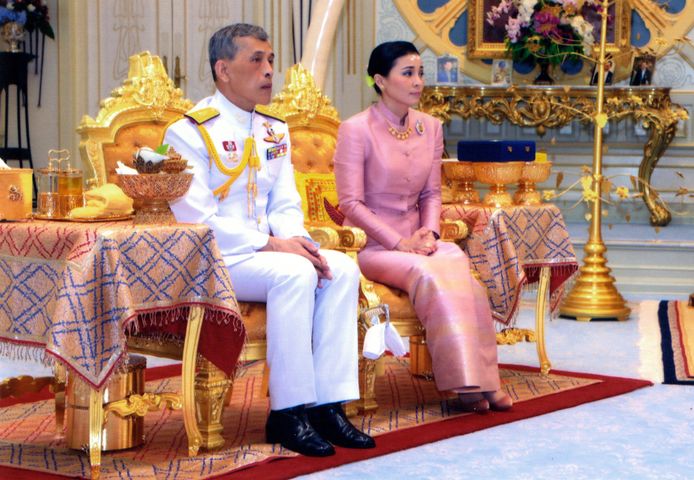Koning Vajiralongkorn, die afgelopen week ook in het huwelijk trad met zijn vriendin Suthida Tidjai.