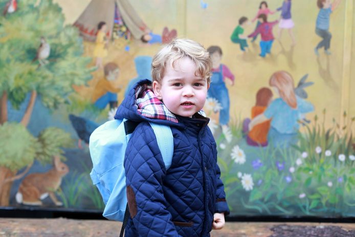 Prins George op weg naar de kleuterschool.