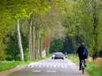 Fietsers krijgen een eigen vrijliggend fietspad langs de smalle Zeeweg en Schaapsdijk.