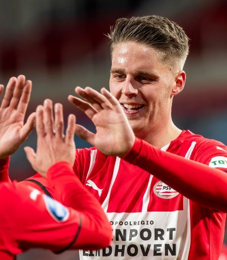 Uitblinker Veerman dirigeert matig PSV naar laatste acht in KNVB-beker