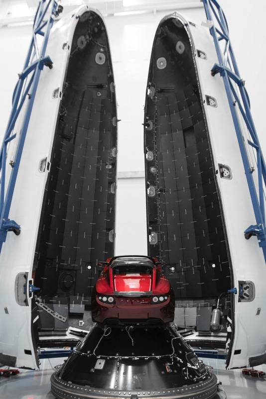 Musks auto zal met een Falcon Heavy de ruimte in worden gebracht en met een snelheid van 42.000 kilometer per uur de snelste auto ooit worden.