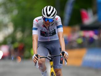 “Geen woorden om m’n ontgoocheling te beschrijven”: zieke Cian Uijtdebroeks laat van zich horen na Giro-opgave 