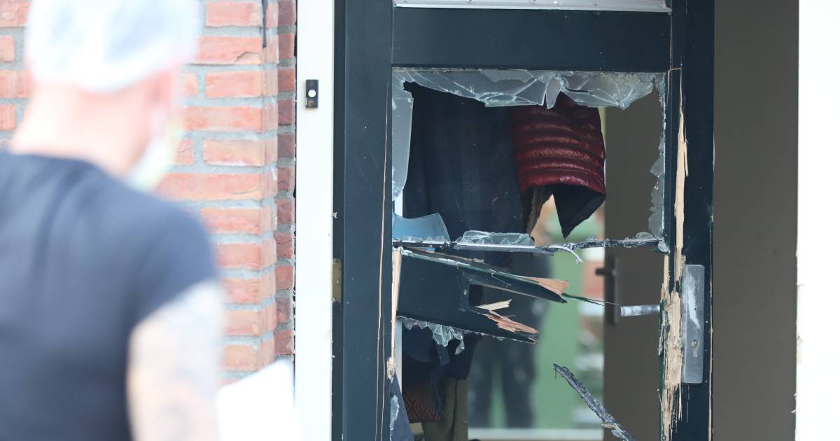 Raadsel wie bom voor deur van familie in Den Hoorn legde, vrijspraak voor Zaman G. bij gebrek aan be