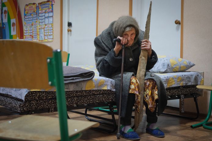 De 98-jarige Lidia Stepanivna Lomikovska wist uit handen te blijven van de Russen.