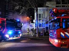 Brand in kelder onder fietsenwinkel in Tilburg zorgt voor flinke rookontwikkeling 