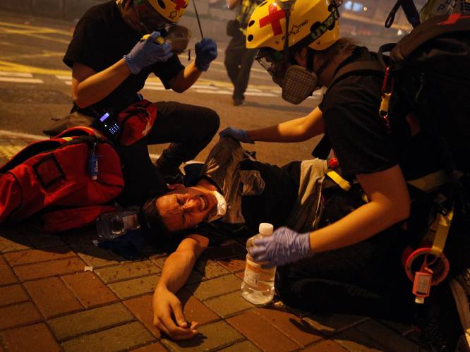 Opnieuw duizenden mensen op straat tegen regering in Hongkong: politie zet traangas in