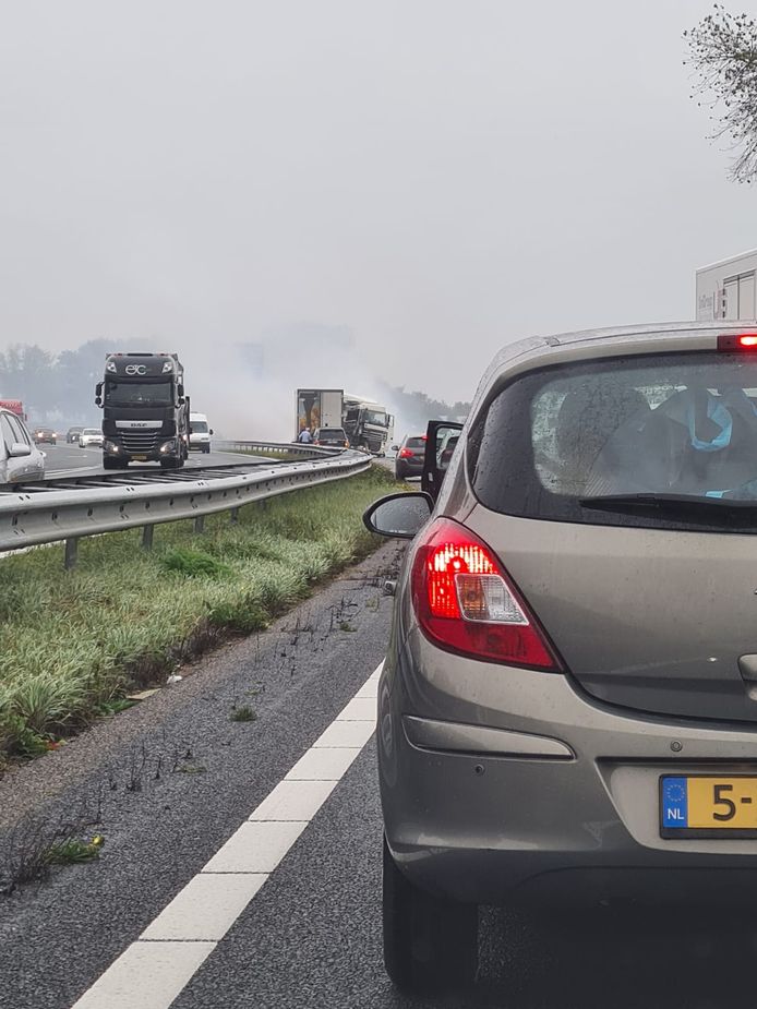 Het ongeluk heeft richting Bergen op Zoom een kijkersfile veroorzaakt.