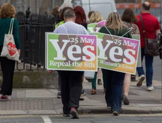 #Hometovote: Duizenden Ieren reizen terug naar Ierland om te stemmen in abortusreferendum
