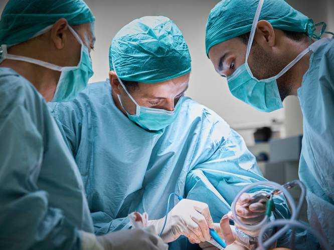 Artsenvereniging reageert op implantatenschandaal: “Artsen hebben recht op vergoeding voor expertise”