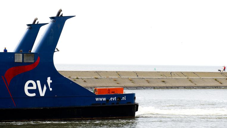 Een veerboot van Eigen Veerdienst Terschelling (EVT) in de haven van Harlingen. Beeld anp