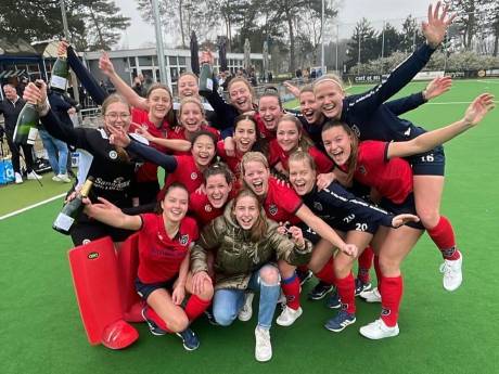 Hockeysters NMHC Nijmegen pakken titel en keren terug in promotieklasse 