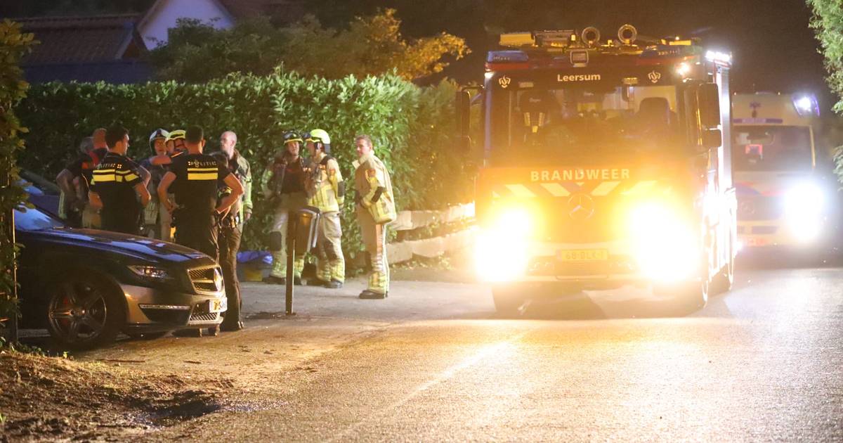 Man bekneld in hek op de Bovenhaarweg in Leersum