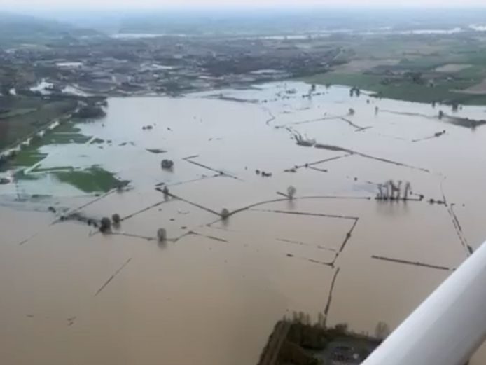 KIJK. Luchtbeelden tonen omvang van overstroming Westhoek | Binnenland ...