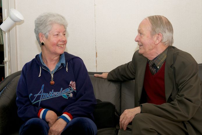 Holocaust-survivor Evelyn moet schuilen voor bommen in Tel Aviv ...