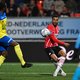 Effectieve hoekschop houdt PSV in titelrace