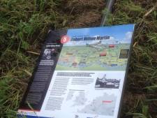 Vliegeniersmuseum: help ons om vernield herinneringsbord te herstellen