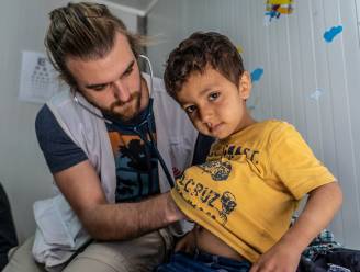 Vlamingen op Lesbos: “Je verzorgt een ziek kind, maar ‘s avonds ligt het opnieuw in een ijskoude tent waar water binnensijpelt”