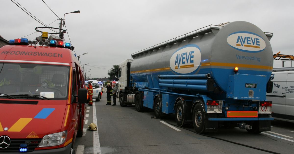 Vrouw Belandt Onder Vrachtwagen Bij Oversteken Sint Niklaas In