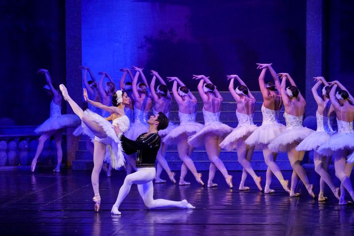 Het Zwanenmeer, gedanst door het Ballet van de Staatsopera van Bulgarije Stara Zagora.
