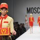 Ontregelende lolbroek Jeremy Scott stopt als directeur bij Italiaans modehuis Moschino
