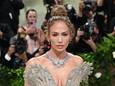 “Waarom draait ze met haar ogen?”: Jennifer Lopez onder vuur na onbeleefd gedrag op Met Gala