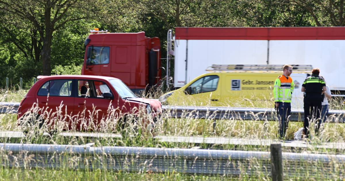 Ongeval met meerdere voertuigen op de A73 bij Cuijk.