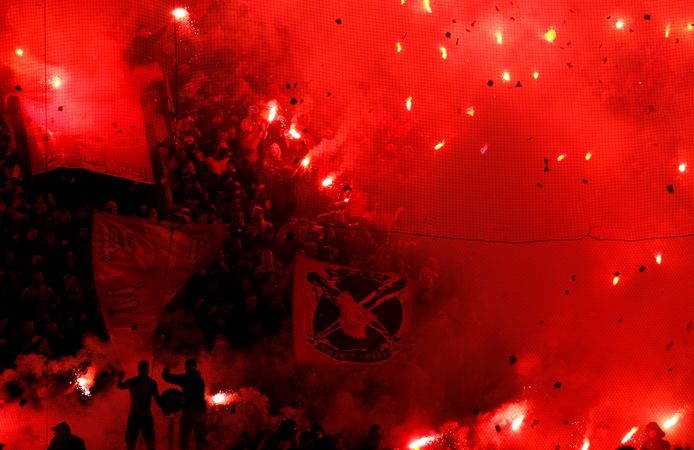 Olympiakos-fans op archiefbeeld.