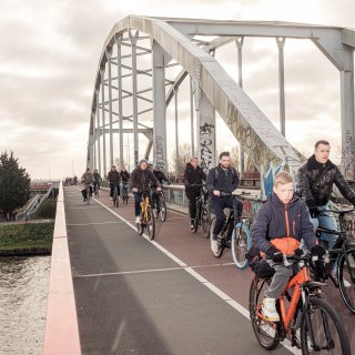Separate bike bridge next to Amsterdamsebrug one step closer: ‘It’s already very crowded’